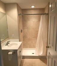 73 Chelsea St, Unit 301 in Boston, MA - Foto de edificio - Building Photo