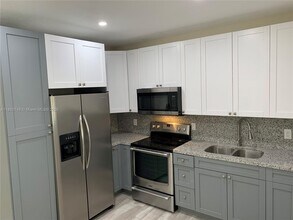 1145 NE 113th St in Miami, FL - Building Photo - Building Photo