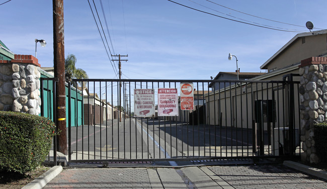 4634 Bandera in Montclair, CA - Foto de edificio - Building Photo