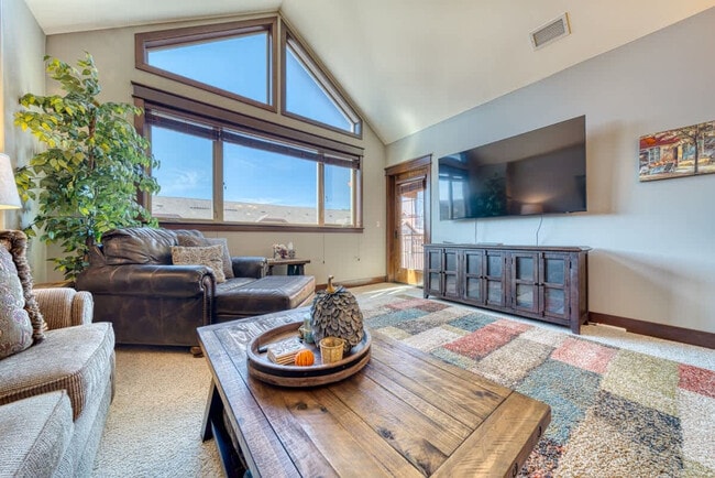 2478 N Old Mill Loop