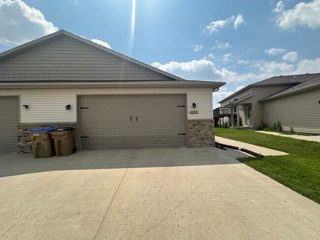 3121 8th St NE in Minot, ND - Building Photo - Building Photo