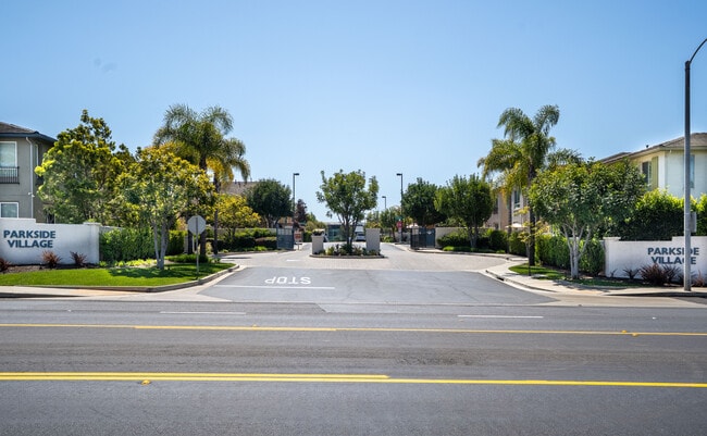 12017 Rock Creek Ct in Hawthorne, CA - Building Photo - Building Photo