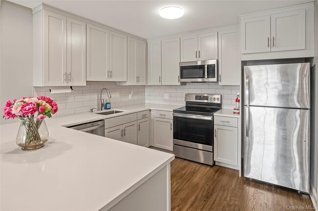 17 N William St in Pearl River, NY - Building Photo - Building Photo