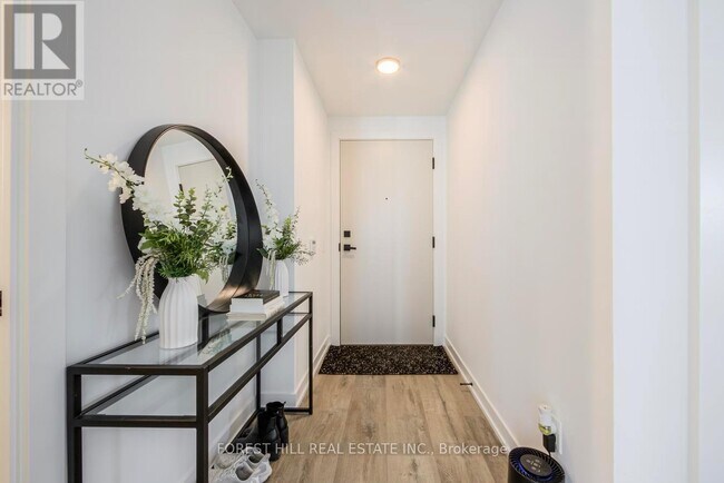 327 King St W in Toronto, ON - Building Photo - Building Photo