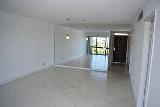 3000 Presidential Way in West Palm Beach, FL - Building Photo - Building Photo
