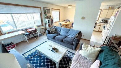808 SE 9th Ave in Minneapolis, MN - Building Photo - Building Photo