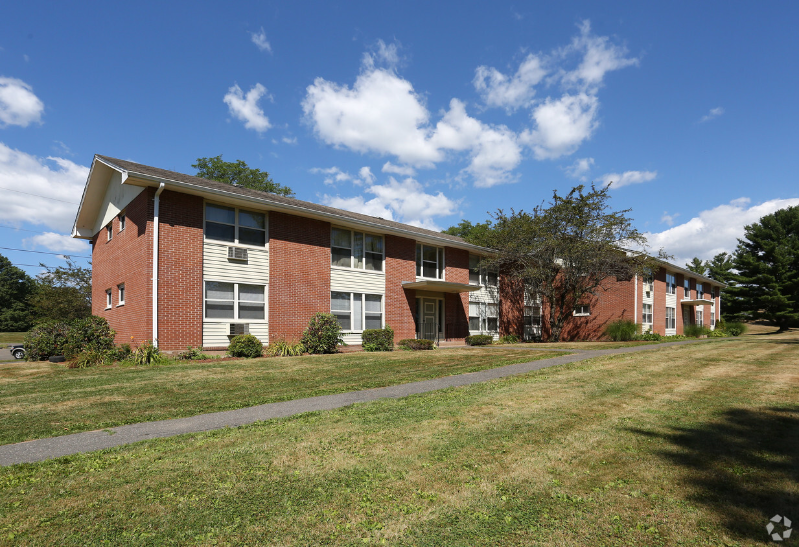 14 Revere Dr in Bloomfield, CT - Building Photo