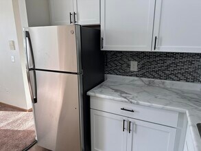 590 Parkview Dr in Detroit, MI - Foto de edificio - Building Photo