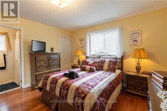 13 Commonwealth Rd in Barrie, ON - Building Photo - Building Photo
