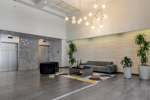 10 Aragon Ave in Coral Gables, FL - Building Photo