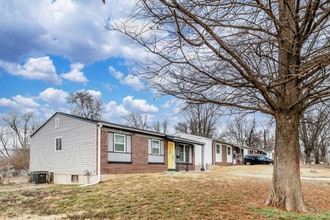 10411 Royal Dr in St. Louis, MO - Building Photo - Building Photo