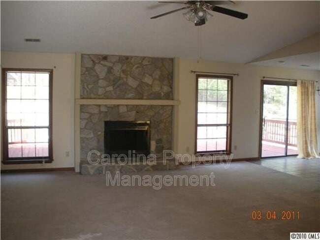 6924 Long Needles Dr in Charlotte, NC - Building Photo - Building Photo