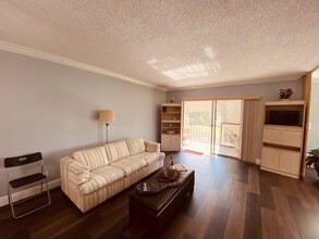 8990 S Hollybrook Blvd in Pembroke Pines, FL - Building Photo - Building Photo