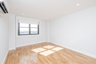 1422 Columbia Rd, Unit 18E in Boston, MA - Foto de edificio - Building Photo