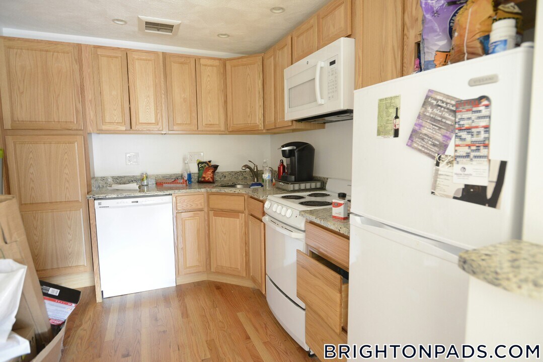 15 Euston Rd in Boston, MA - Building Photo