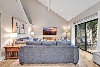 101 Lighthouse Rd in Hilton Head Island, SC - Building Photo - Building Photo