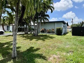 8640 Wilshire Dr in Miramar, FL - Building Photo - Building Photo