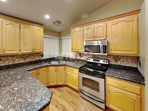 5233 W Elk Horn Peak Dr in Herriman, UT - Building Photo - Building Photo