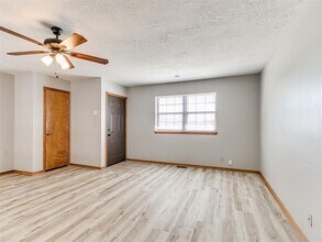 1200 N Crawford Ave in Norman, OK - Building Photo - Building Photo