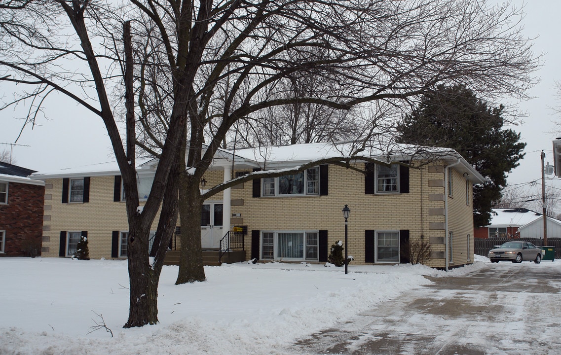 618 E 3rd St in Lockport, IL - Building Photo