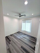 15926 Leadwell St in Los Angeles, CA - Building Photo - Building Photo