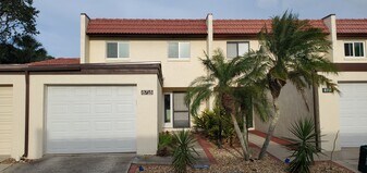 8718 Bay Ct in Cape Canaveral, FL - Building Photo
