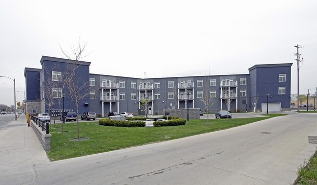 Fond Du Lac Center in Milwaukee, WI - Foto de edificio - Building Photo