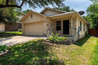 8719 Davis Oaks Trl in Austin, TX - Foto de edificio - Building Photo