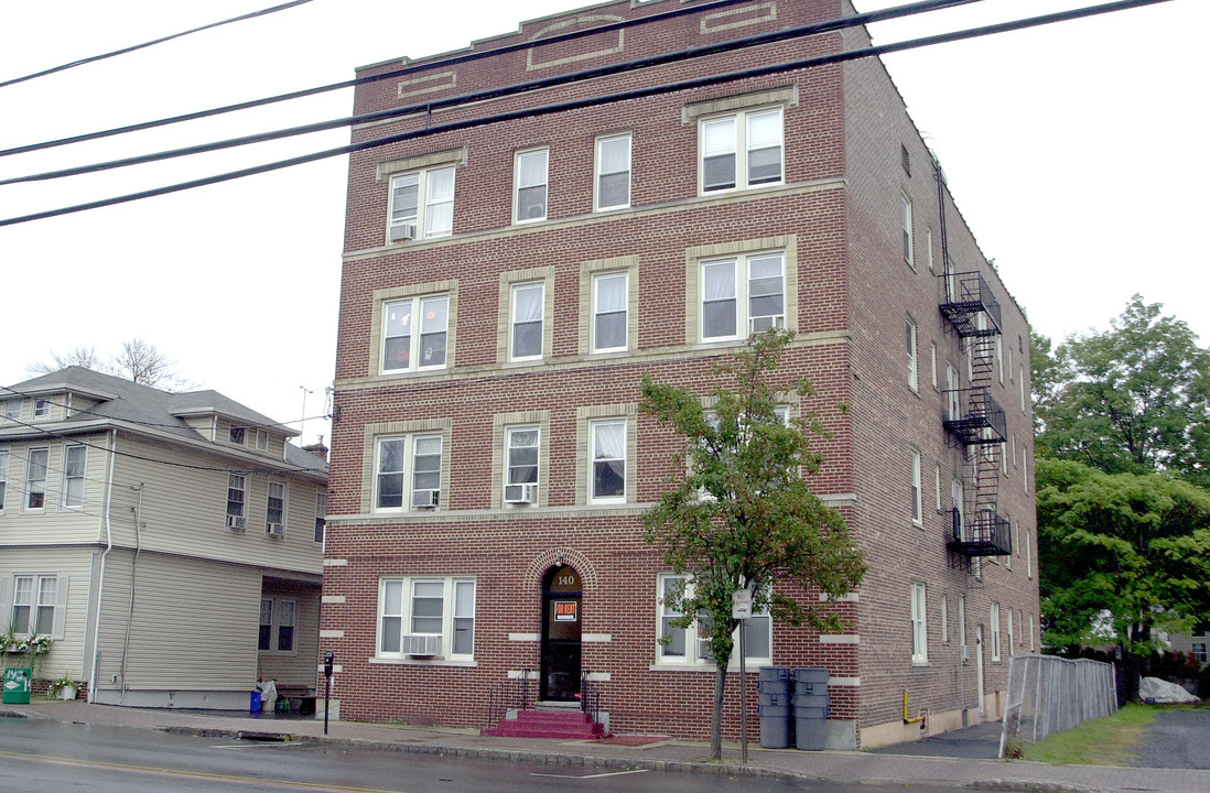 140 Franklin Ave in Nutley, NJ - Building Photo