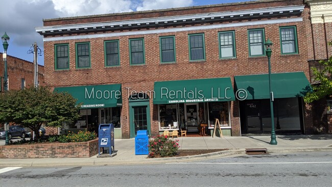 446 N Main St