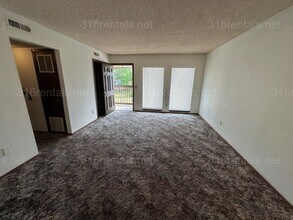 361 E Marion Ct in Wichita, KS - Building Photo - Building Photo