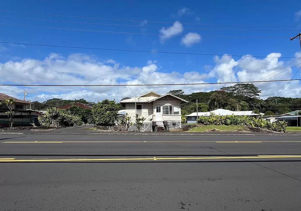 54 Kaumana Dr in Hilo, HI - Building Photo