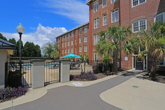 Yugo Columbia Lofts in Columbia, SC - Foto de edificio - Building Photo