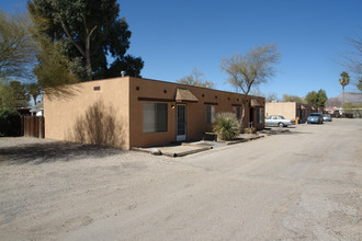 3529-3537 E Monte Vista Dr in Tucson, AZ - Building Photo - Building Photo