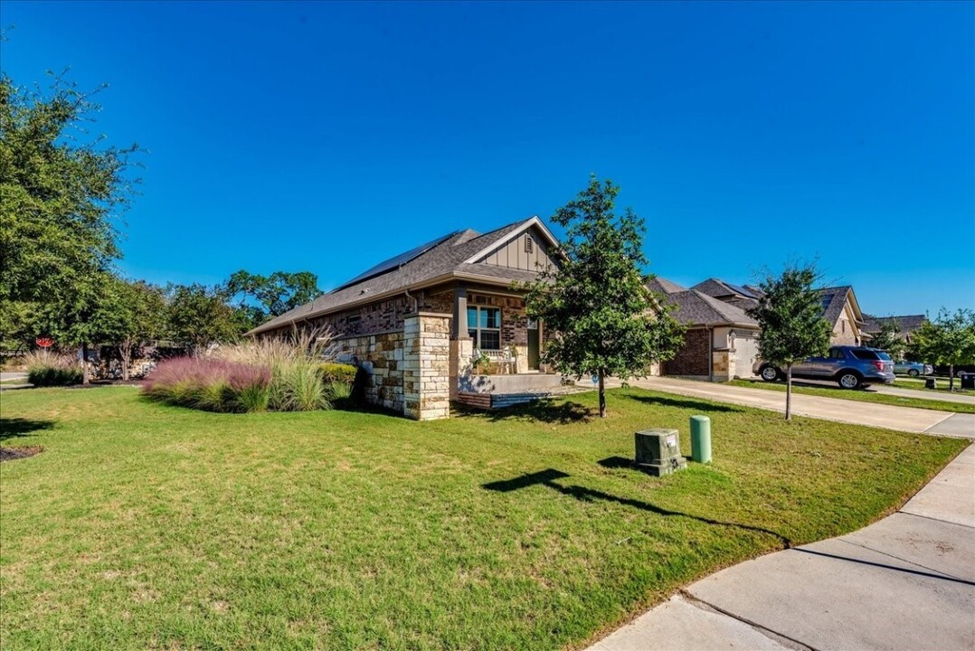 100 Wooden Lodge Dr in Manchaca, TX - Building Photo