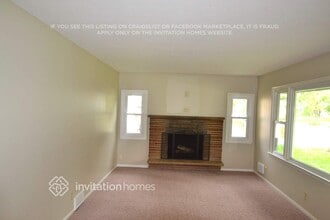 6536 Arthur St NE in Fridley, MN - Foto de edificio - Building Photo