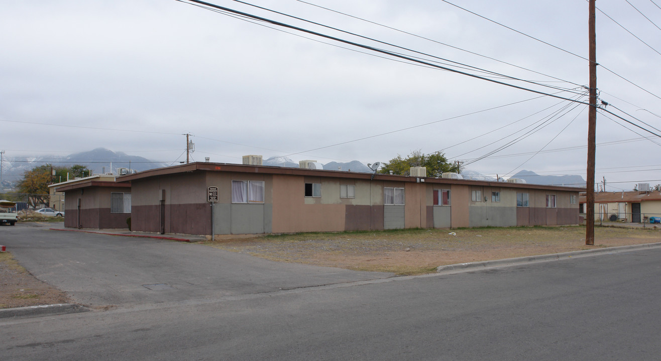 8017 Howard St in El Paso, TX - Building Photo