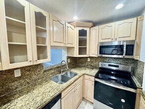 5881 NW 16th Pl in Sunrise, FL - Building Photo - Building Photo