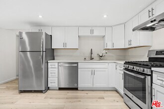 1802 Purdue Ave in Los Angeles, CA - Building Photo - Building Photo