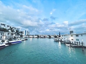 7207 Bay Dr, Unit 15 in Miami Beach, FL - Building Photo - Building Photo