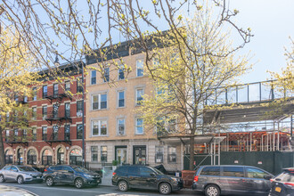 703 Franklin Ave in Brooklyn, NY - Foto de edificio - Building Photo