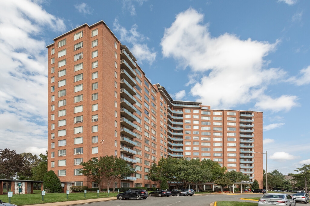 Ashlawn at Southern Towers Alexandria, VA Apartments