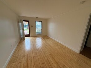 10 Society Hill Dr N in Jersey City, NJ - Building Photo - Building Photo