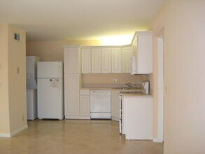 203 Foxtail Dr in Greenacres, FL - Building Photo - Building Photo