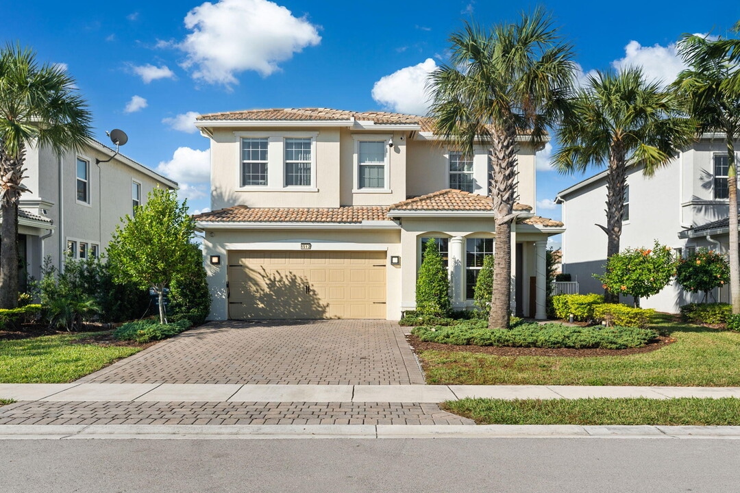 1512 Bursera Ter in Hollywood, FL - Building Photo