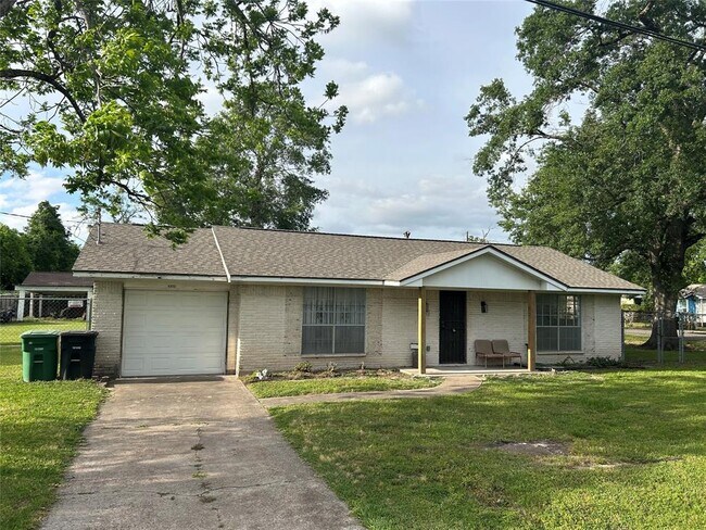 property at 4915 Cruse Rd