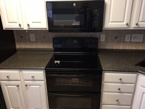 8124 Christmas Ct in Charlotte, NC - Building Photo - Building Photo