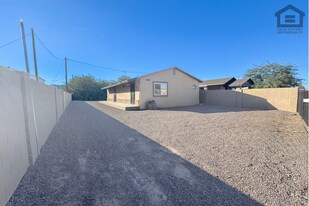 1023 E Old Southern Ave in Phoenix, AZ - Building Photo