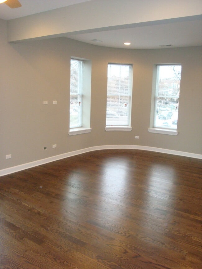 2800 W Logan Blvd in Chicago, IL - Building Photo - Building Photo