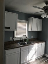 984 Rondel Rd in Cleveland, OH - Foto de edificio - Building Photo